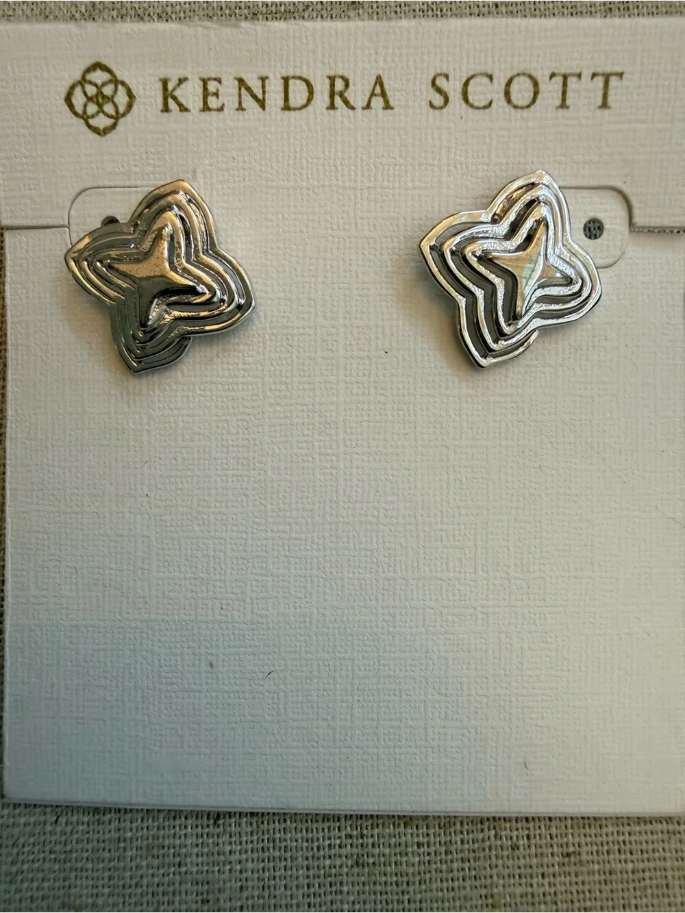 💛KENDRA SCOTT SILVER STUDS💛
